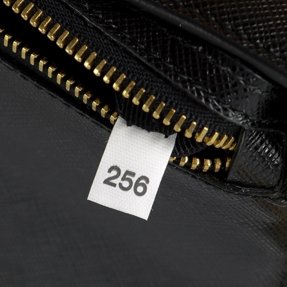 ‼️SOLD‼️Authentic Prada Crossbody Saffiano leather - Picture 11 of 16